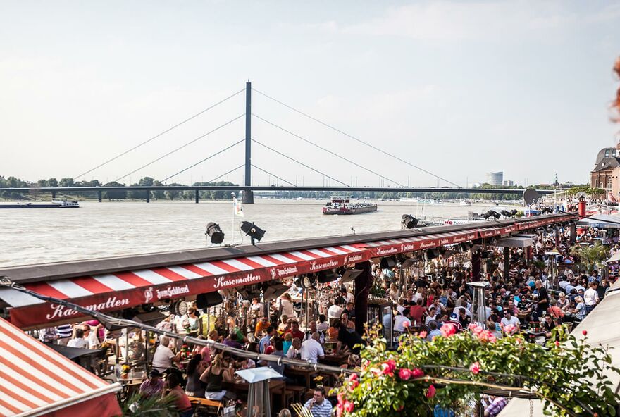 Kasematten Düsseldorf mit Markisen